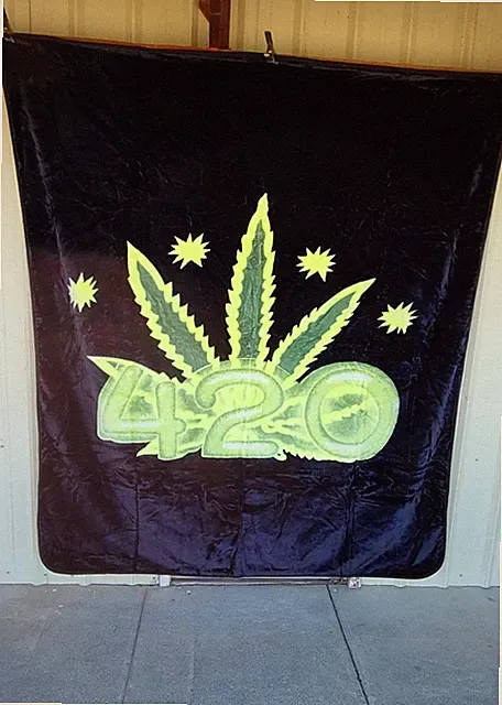 MARIJUANA LEAF 420 WEED CANNABIS POT QUEEN SIZE BLANKET BEDSPREAD
