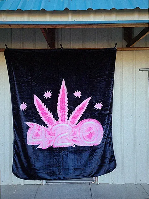 MARIJUANA LEAF PINK 420 CANNABIS WEED POT QUEEN SIZE BLANKET