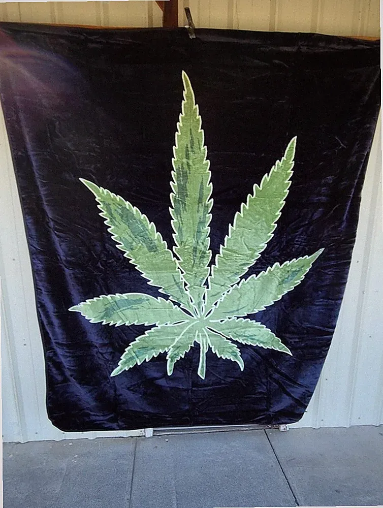 MARIJUANA LEAF WEED CANNABIS POT QUEEN SIZE BLANKET BEDSPREAD