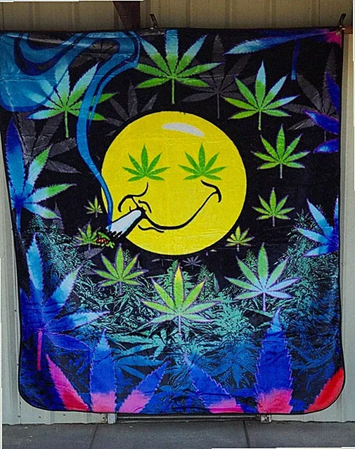 MARIJUANA LEAVES LEAF SMILEY FACE HAPPY WEED CANNABIS QUEEN BLANKET BEDSPREAD
