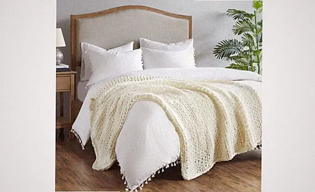 NWT Madison Park Chunky Double Knit Ivory 50 in. X 60 in. Handmade Throw Blanket